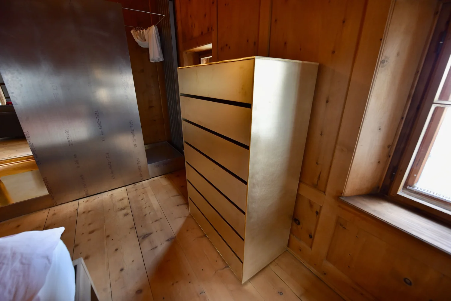 Schubladenkorpus in Messing