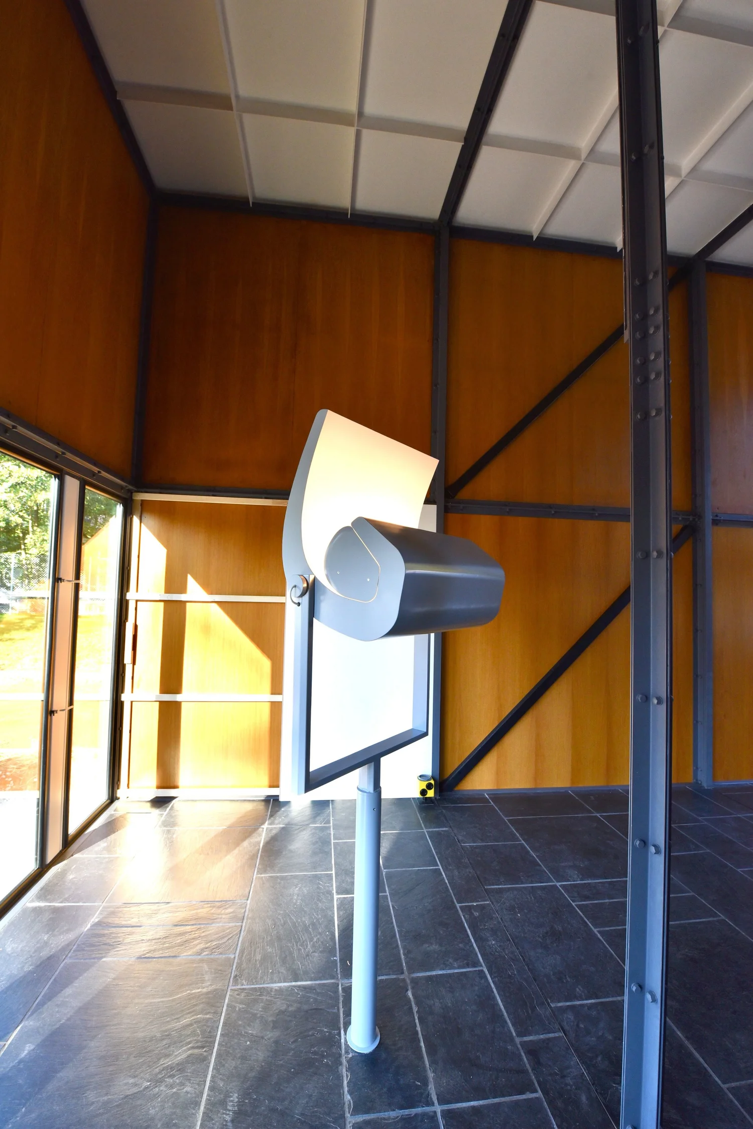 Stehleuchte aus Metall